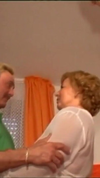 Stary i młody bardzo gorący seks: wciąż dziwka i napalona cougar Hard Fucked Vol 1