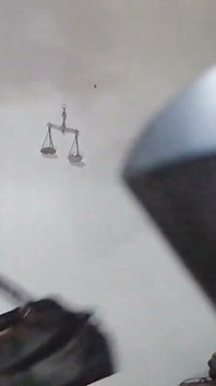 Pembantuku yang asli menggodaku tanpa bra