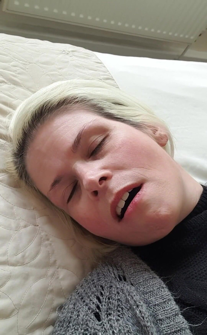 SkylerSquirt: Menunjukkan muka orgasme saya semasa dijilat pepek saya xx