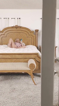 AuntJudysXXX - Din Fånga Din Bystiga Mogna Styvmamma Maddie Cross Onanerar Och Hon Låter Dig Gå Med