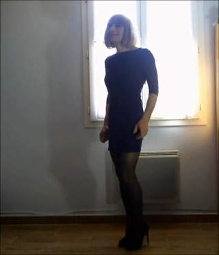 Faustine: Tarian seksi Crossdresser Faustine.