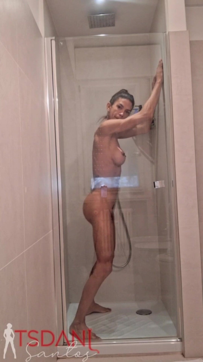 Tsdanisantos1: Che spruzzata di sperma la sexy Daniela Santos.
