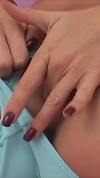 S’il Te Plaît, J’en Ai Besoin Maintenant - Une Blonde À La Culotte Bleue Reçoit Une Action Orale Intense