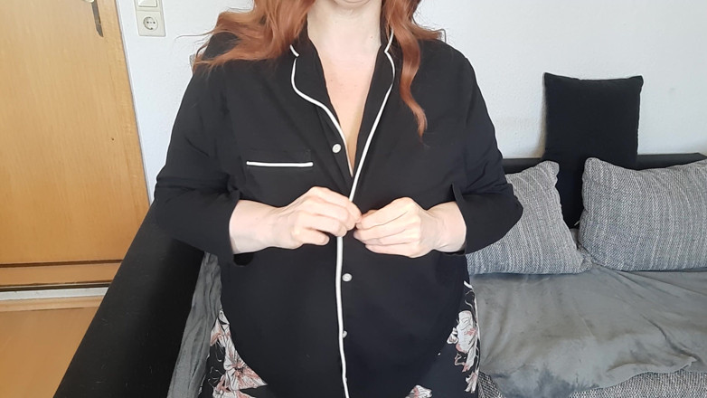 Curly_Dreams: Ich Öffne Mein Hemd Und Hole Meine Brüste Raus
