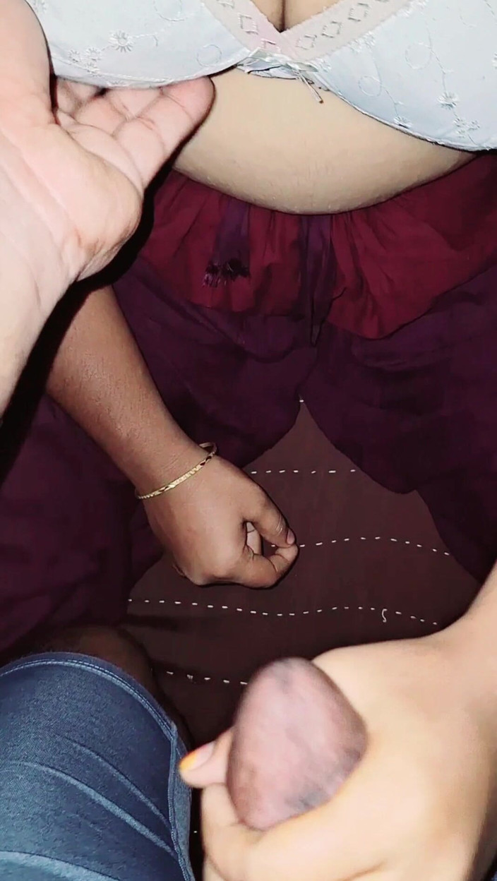 Nazmabd: Najma в середине ночи занимается сексом со своим другом мужа, когда мужа нет дома, часть 1