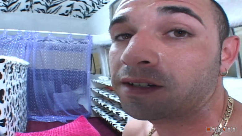 WWMAMM: Mă excit de fiecare dată când îmi ies chiloții