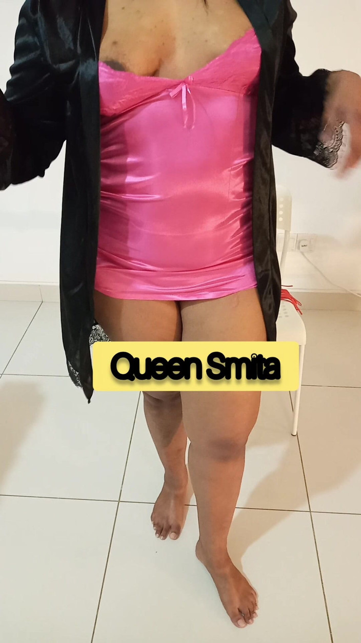 Goddess Silk Smita: Potrząśnij brązowym cycem
