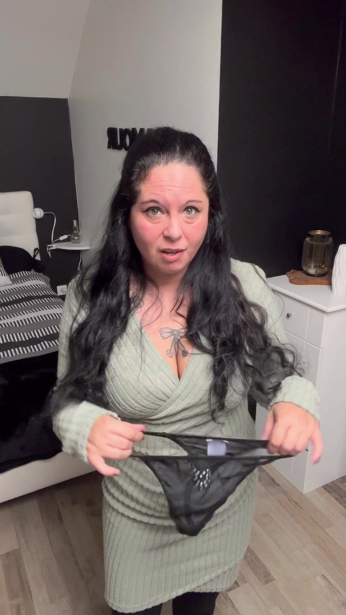 Maitresse Clara: JOI и CEI, этот потрёпанный парень, который нравится моим стрингам