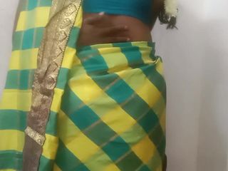Santhi89: Tamilská saree sexy prsatá tetička šuká v domě