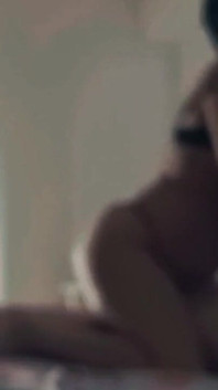 Famiglia tabù: sorellastra con le mutandine che fa sesso tutto il giorno con il fratellastro quando i genitori non sono a casa