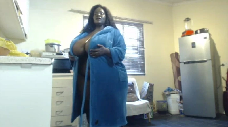 Legendary Booty Overdose: Ebony BBW Masturbating and Shaking Her Big Booty