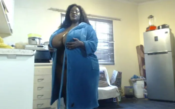 Legendary Booty Overdose: Ebony BBW Masturbating and Shaking Her Big Booty