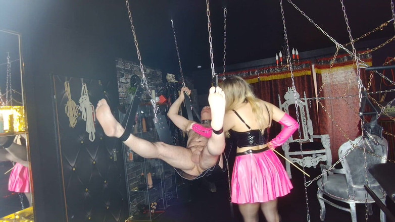 Queen_of_BDSM: Winziger schwanz wachsam! Es tut mir leid für deine ehefrau