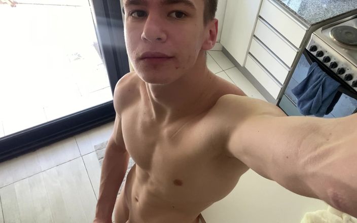 Twink Mich: Я повернувся зі спортзалу