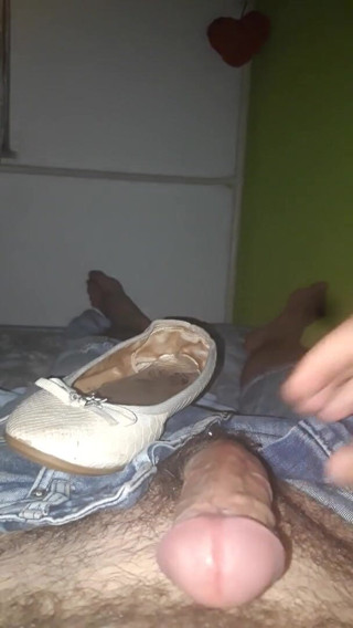 SingerMask: Vintage amateur masturbation shoejob