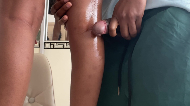 Rudie Kae: หยอกล้อ Popliteal มัน - หลังเข่าดูดควยและถูควย