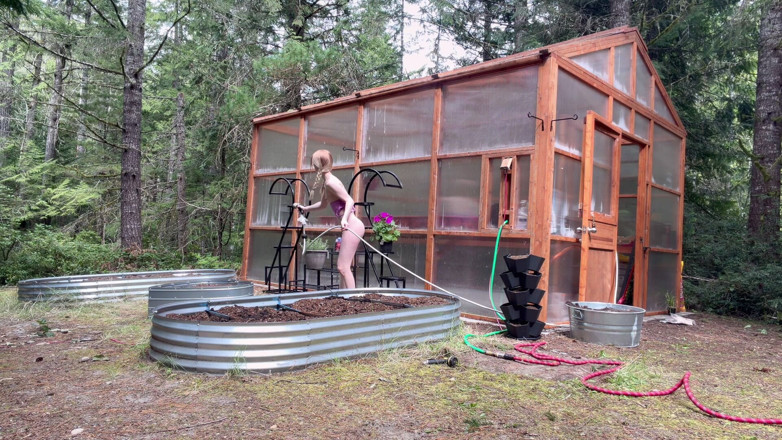 Destination Kat: More Greenhouse Set up