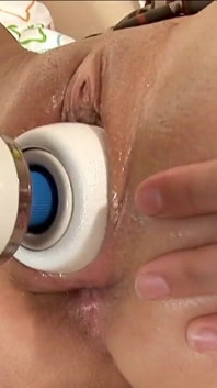 Teen mặc đồng phục bị nện trong lỗ đít cô ấy