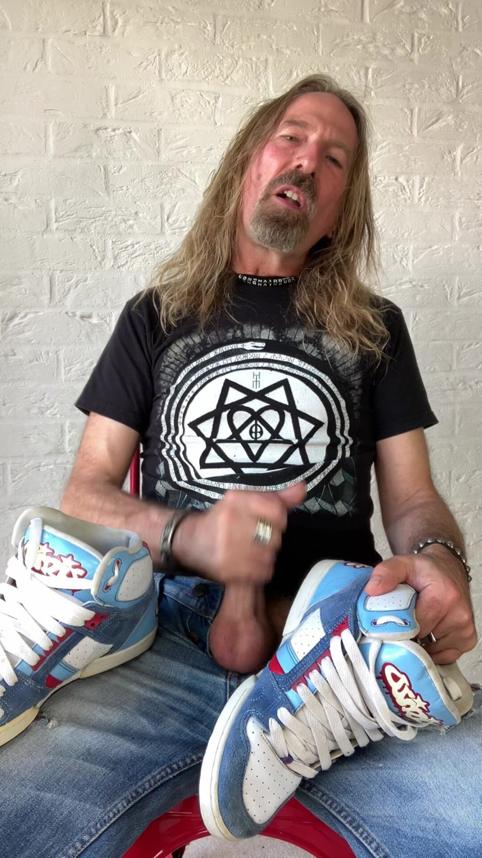 Longhairdude: Una sega con i capelli lunghi e viene con le...