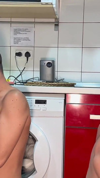 Să orneze bucătăria. De Leo Bulgari, Viktor Rom, Brett Tyler și Fer Blondeville