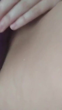 Verișorul meu vitreg îmi arată cum arată un vagin când ajunge la orgasm, ajunge să se udă