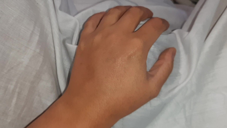 Lesbian-illusion: Přítelkyně mého souseda mě probudila pod dekou s Lízáním