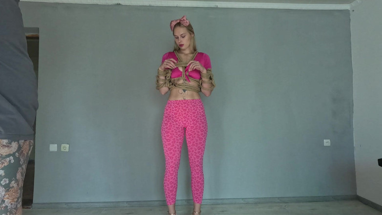 HotPrincessUA: Daria Doll กลับมามีชีวิต สอนวิธีดื่มและฉี่ให้กู