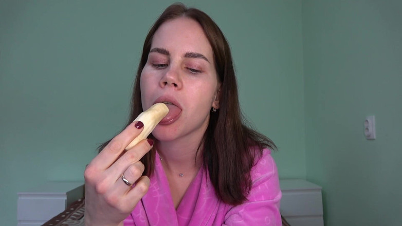 Anna Sky: Sexy Zrzka Anna Kouří a Dostane Výstřik