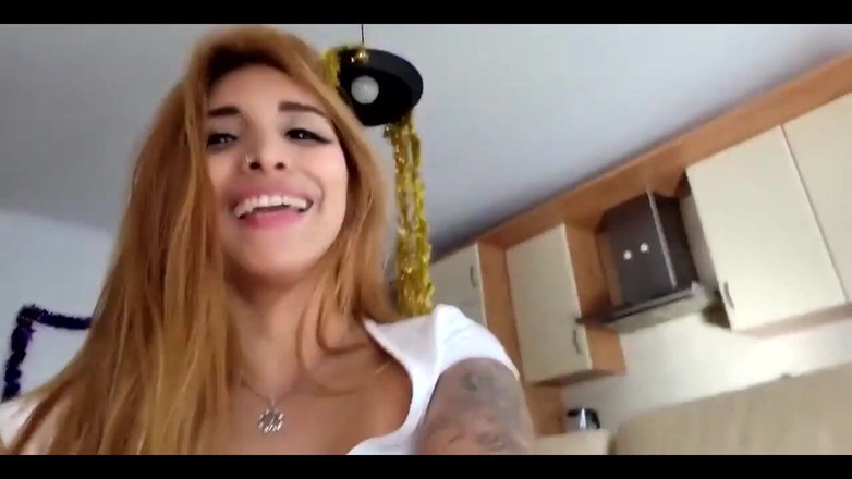 Winter_steph: Appel vidéo avec une belle latina à forte poitrine