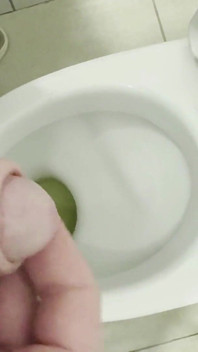 Sono stato pessimo perché ho deciso di saltare la fila per andare al bagno pubblico. Estremo