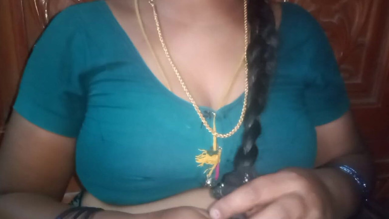 Vaishnavi35: Tamilská teta si mačká prsa, když je sama a nemůže...