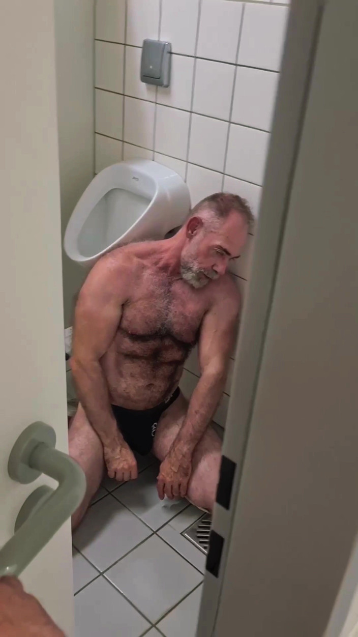 JackvanDean: Berlín anonymní kouření v koupelně