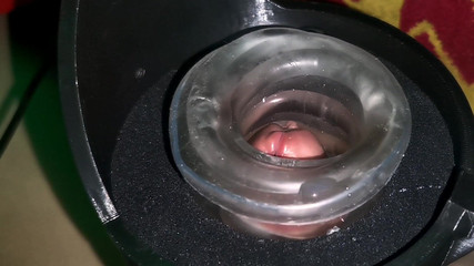 SEXY_GUYBEST: Ein Wichs-Roboter testet die Ausdauer eines großen Penis.