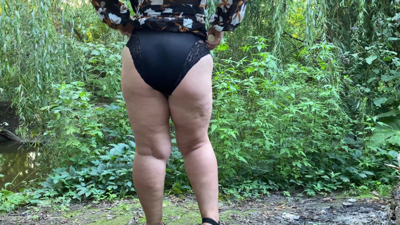 OurFetishLife: Fucks herself with a dildo while masturbating outdoors