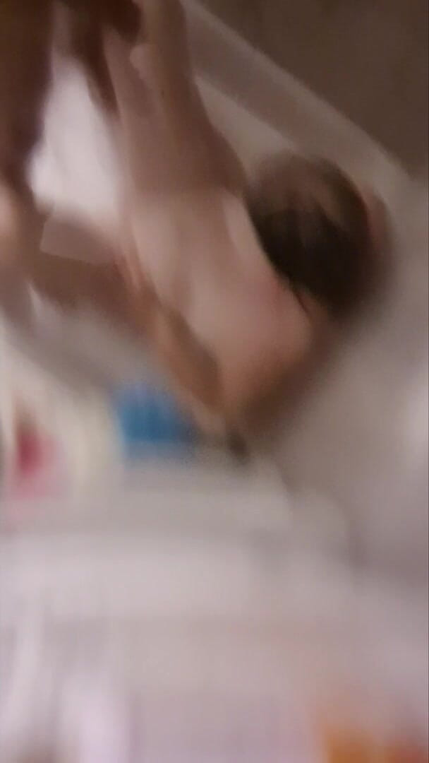 KittieNoOne: Han kommer på min rakade fitta