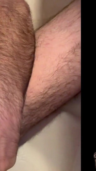 5分間ディルドでお尻を挿入し、興奮でおしっこをしてしまい、我慢できません