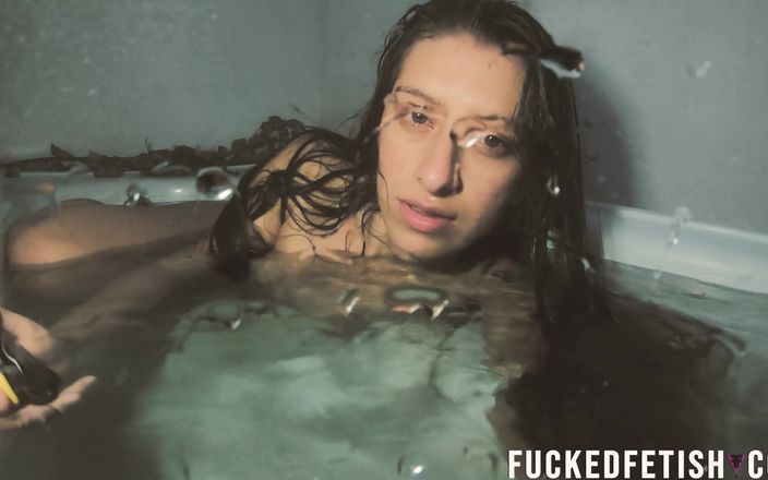 Fucked fetish: 4k Mia 浴缸全裸美丽湿润的头发收缩