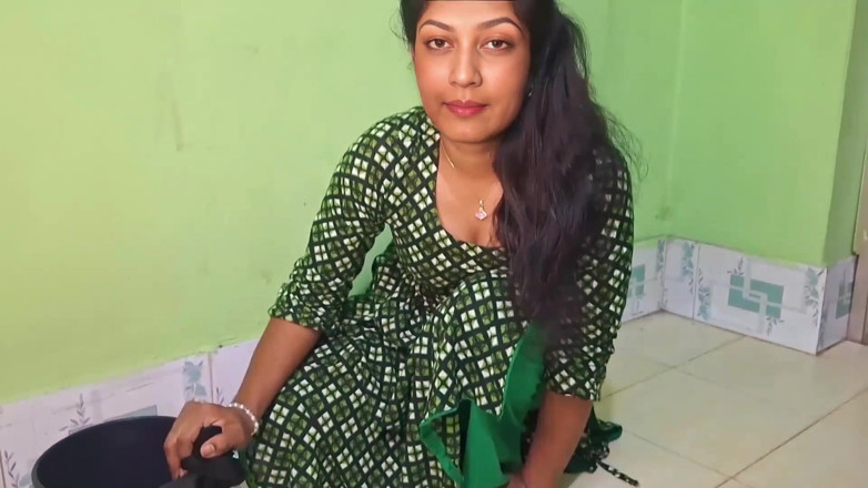 Laila xxx porn169: Adik tiri marah selepas melihat zakar saya, adik tiri meminta...