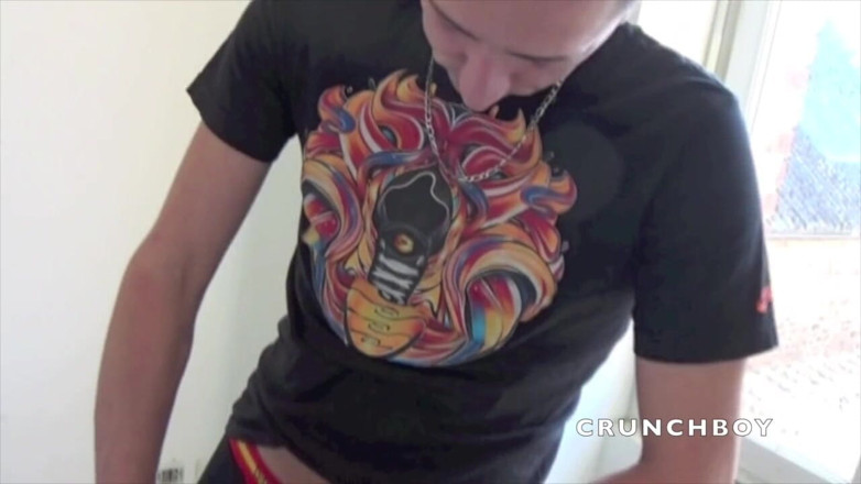Gaybareback: Twink heteroseksüel meraklı en iyi arkadaşı tarafından prezervatifsiz sikiliyor