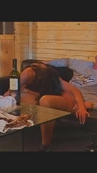 Sexy milf es follada por la gran polla dura del marido