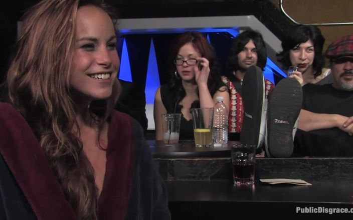 Public Disgrace by Kink: Bruna dai grossi seni scopata davanti a un bar pieno...