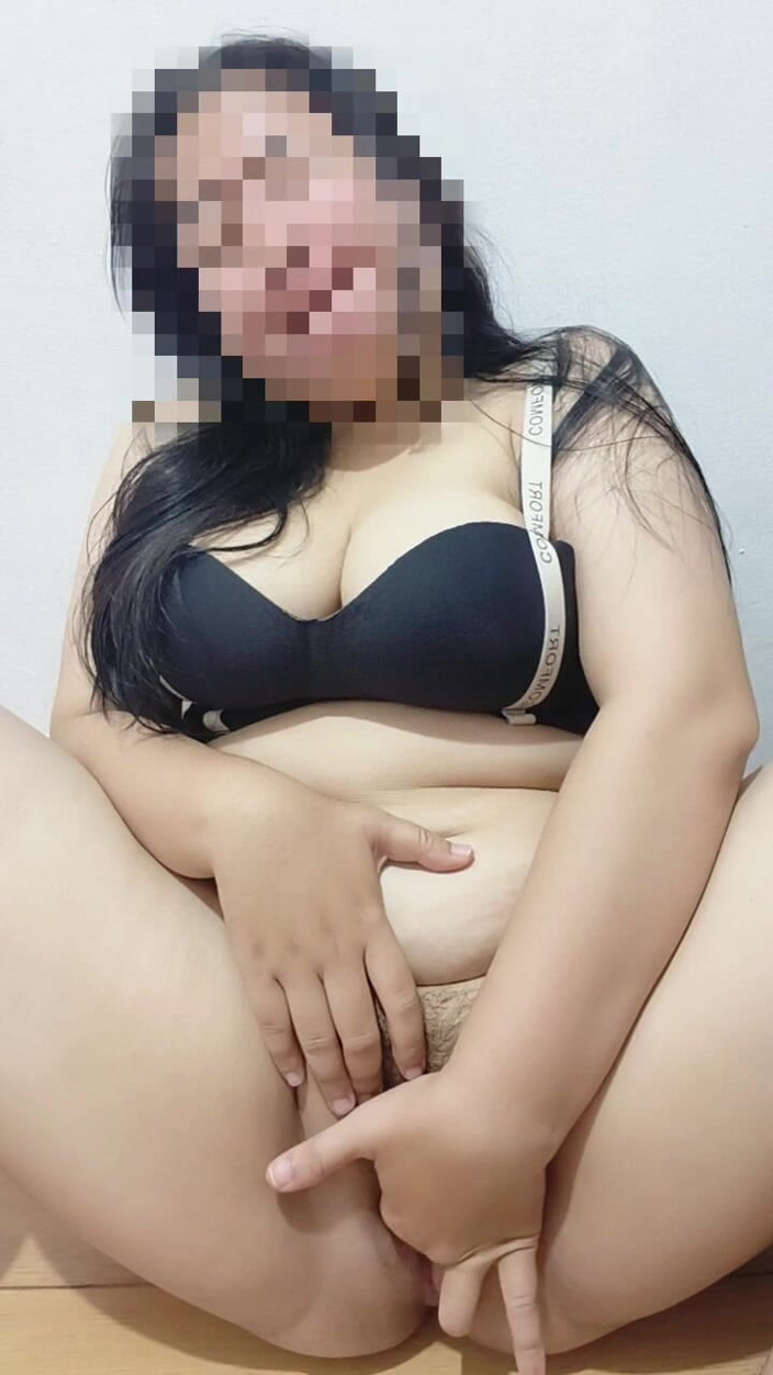 Vaginabig88: Відпочинок в кімнаті для засідань в очікуванні приходу хлопця