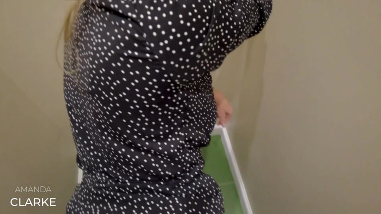 Amanda_Clarke: 让我在餐厅射精 - 危险的性爱