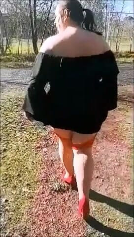 Nelle1276: Outdoor walking
