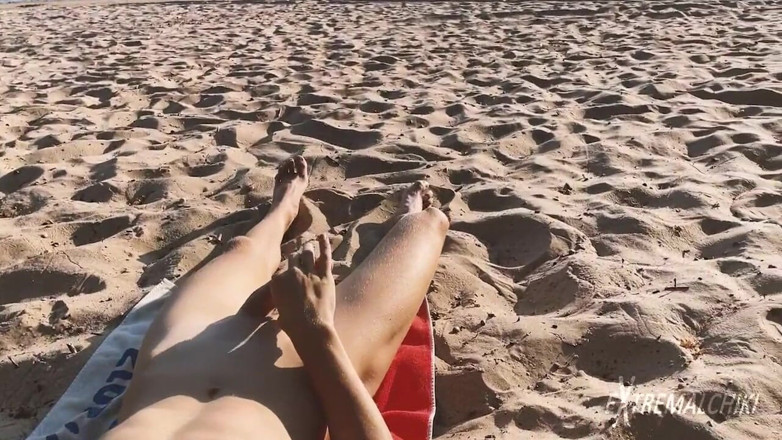 Extremalchiki: Masturbazione sulla spiaggia del tramonto