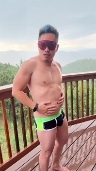 Mountain Storm Stud: Sensação muscular asiática encharcada de chuva