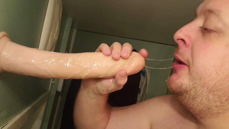 Charlieboy69: 深喉 11 英寸假阳具 第 7 部分 2