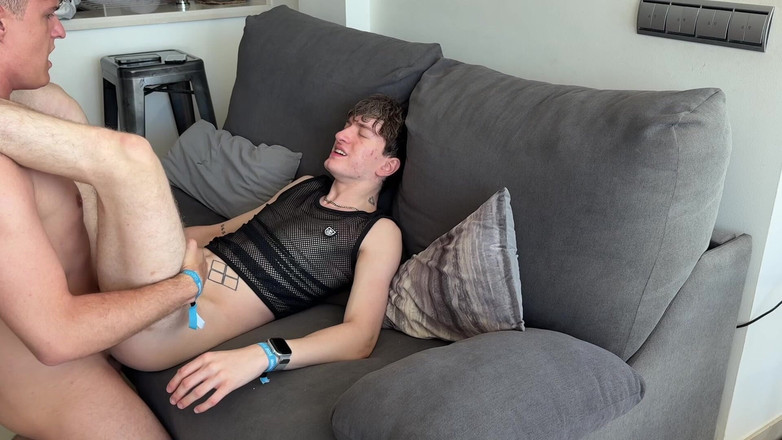 Jak White: まだ未成年のツインクが犯され、精液まみれになる