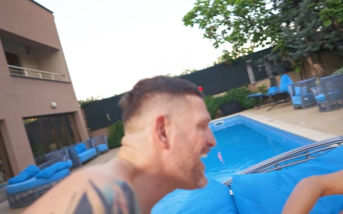 Deutschland Porno X: Triệu phú đụ tại hồ bơi chơi ba người