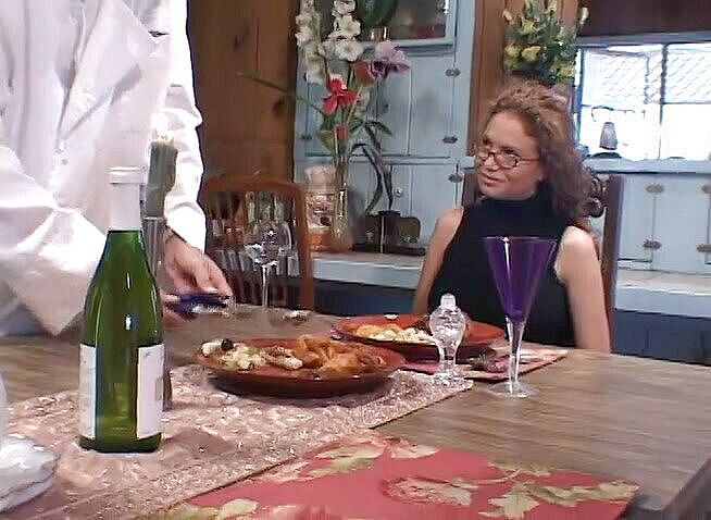 Milf in Love: Milf con grandes tetas toma una buena polla